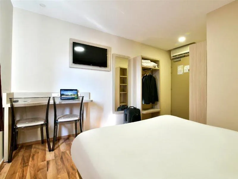 **  B&B HOTEL Bollène Francia