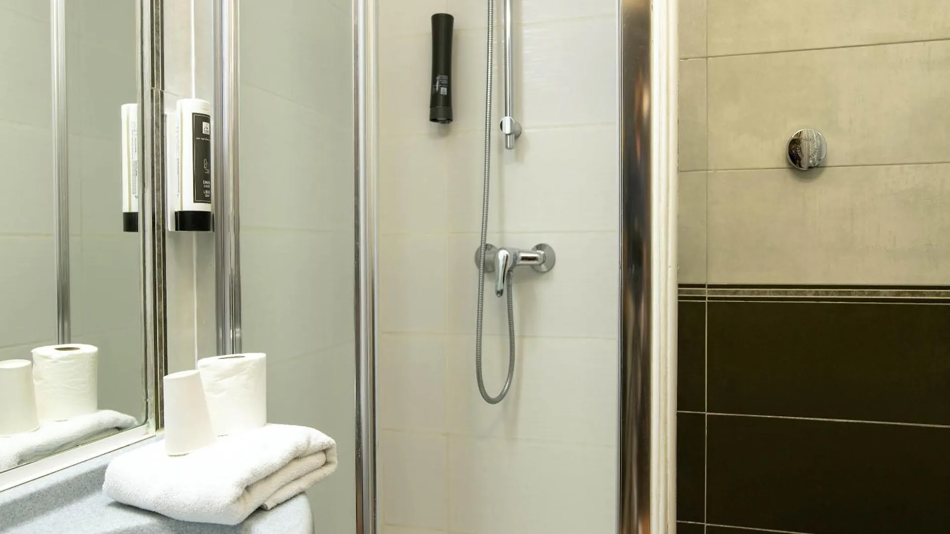 B&B HOTEL Bollène 2*,