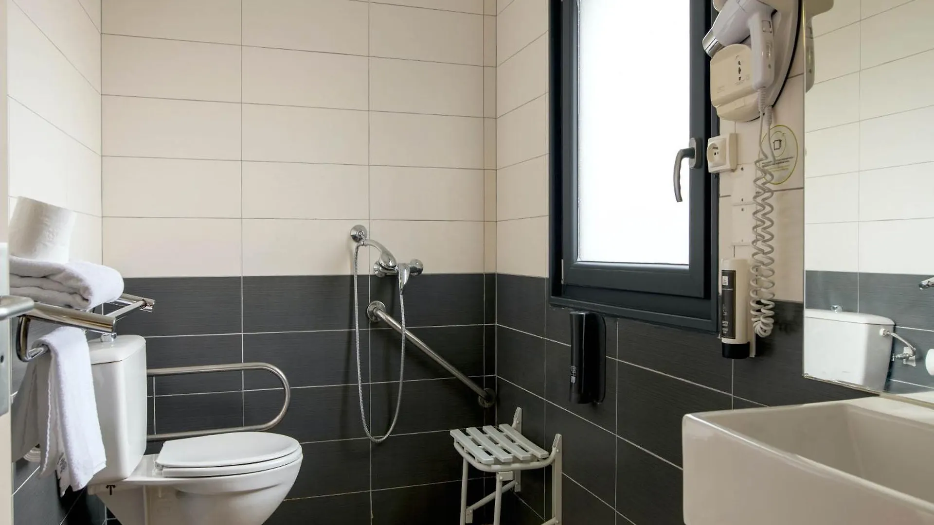 **  B&B HOTEL Bollène Francia